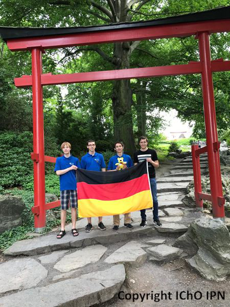 IChO-Team im Park